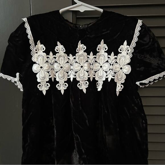 Vintage Jessica McClintock Girl’s Gunne Sax Black Velvet Dress w/ Lace, Size 3T - Picture 4 of 12